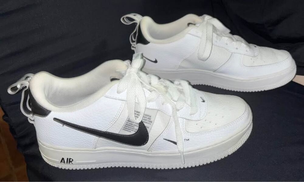 Nike Air Force 1 '07 LV8 (6.5Y)